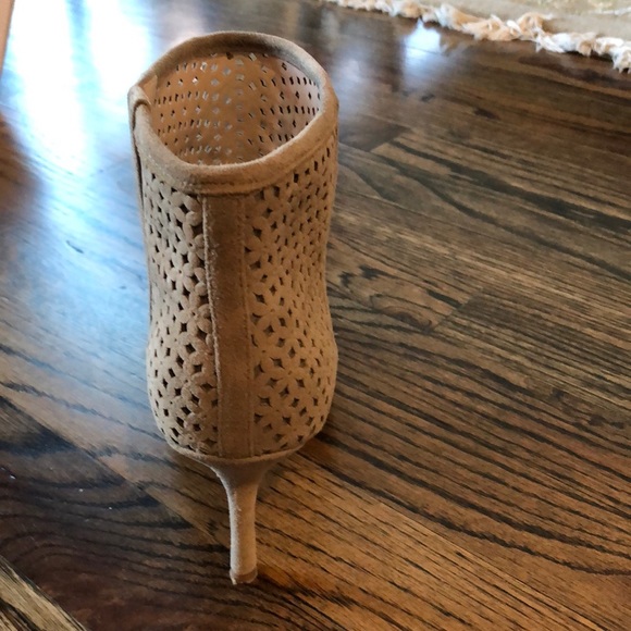 Taupe suede Nine West ankle boots - Picture 3 of 10